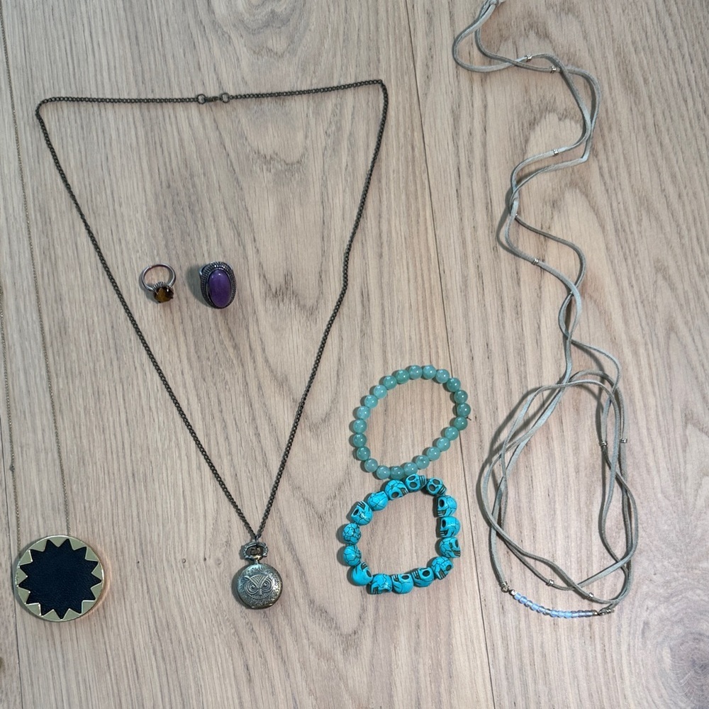 Costume Jewelry Set- necklaces - bracelets - rings - chokers - Picture 5 of 7